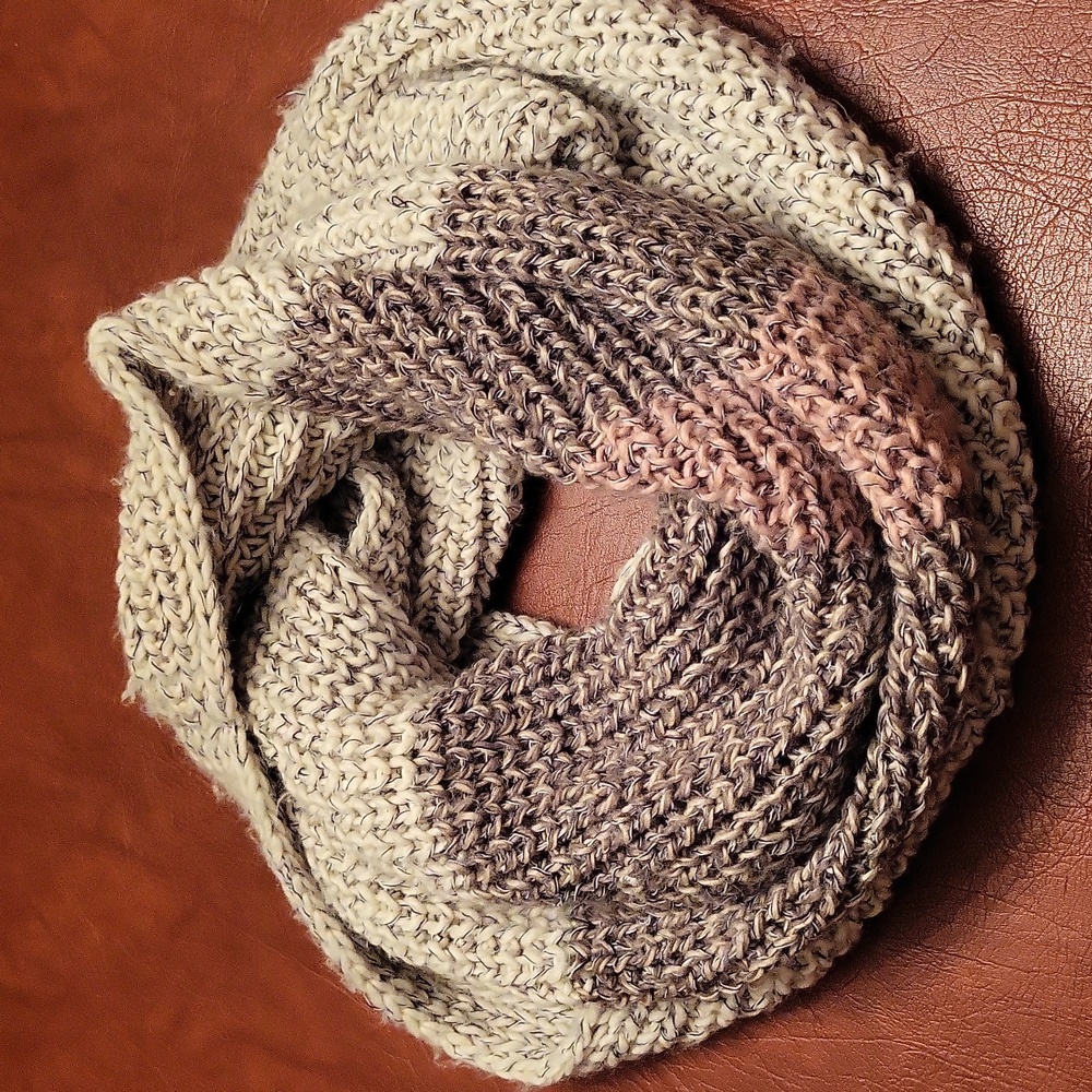 Roots Chunky Infinity Scarf In Pink & Grey, Excellent Condition